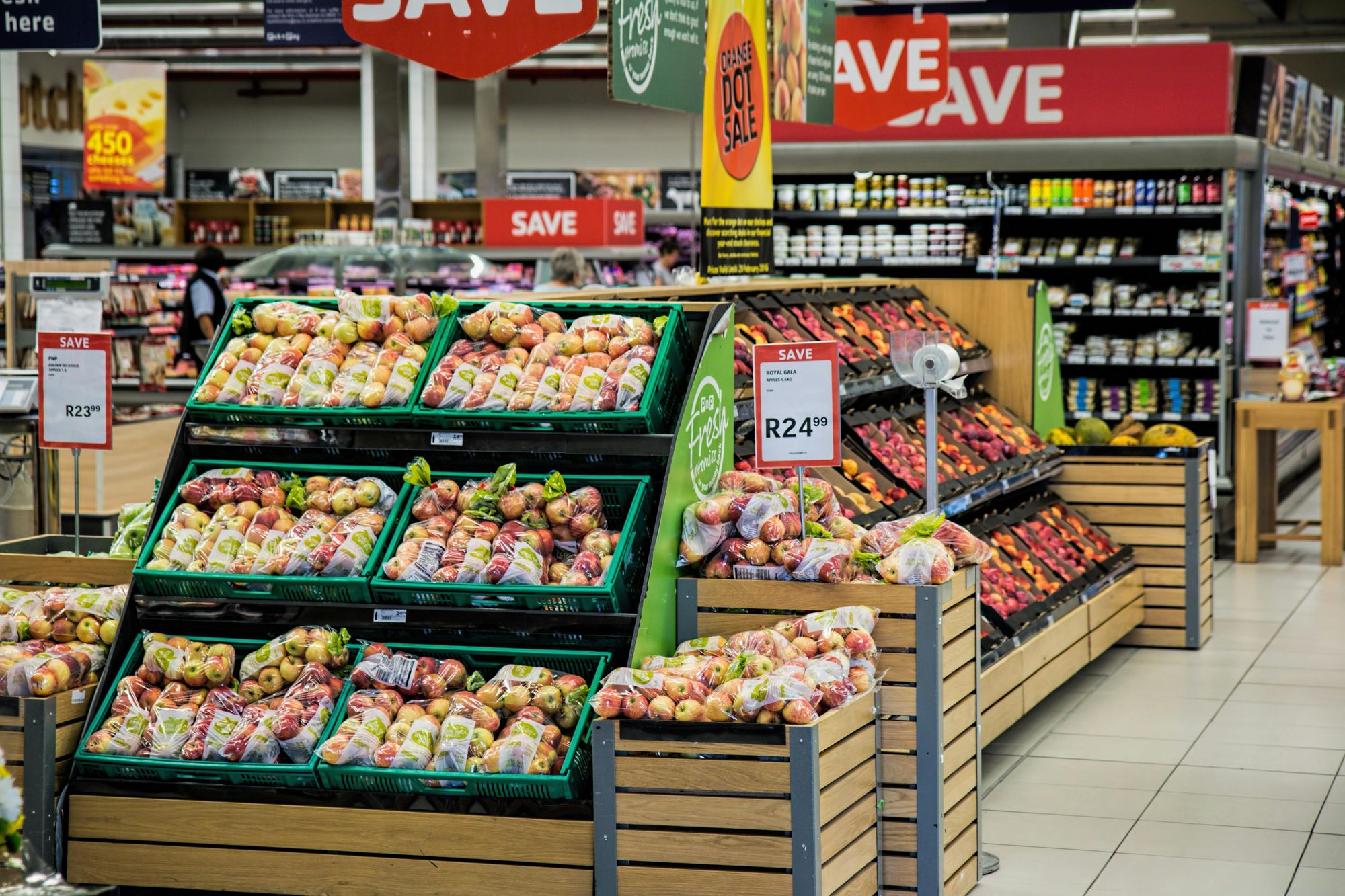 How much does the average Canadian spend on groceries?